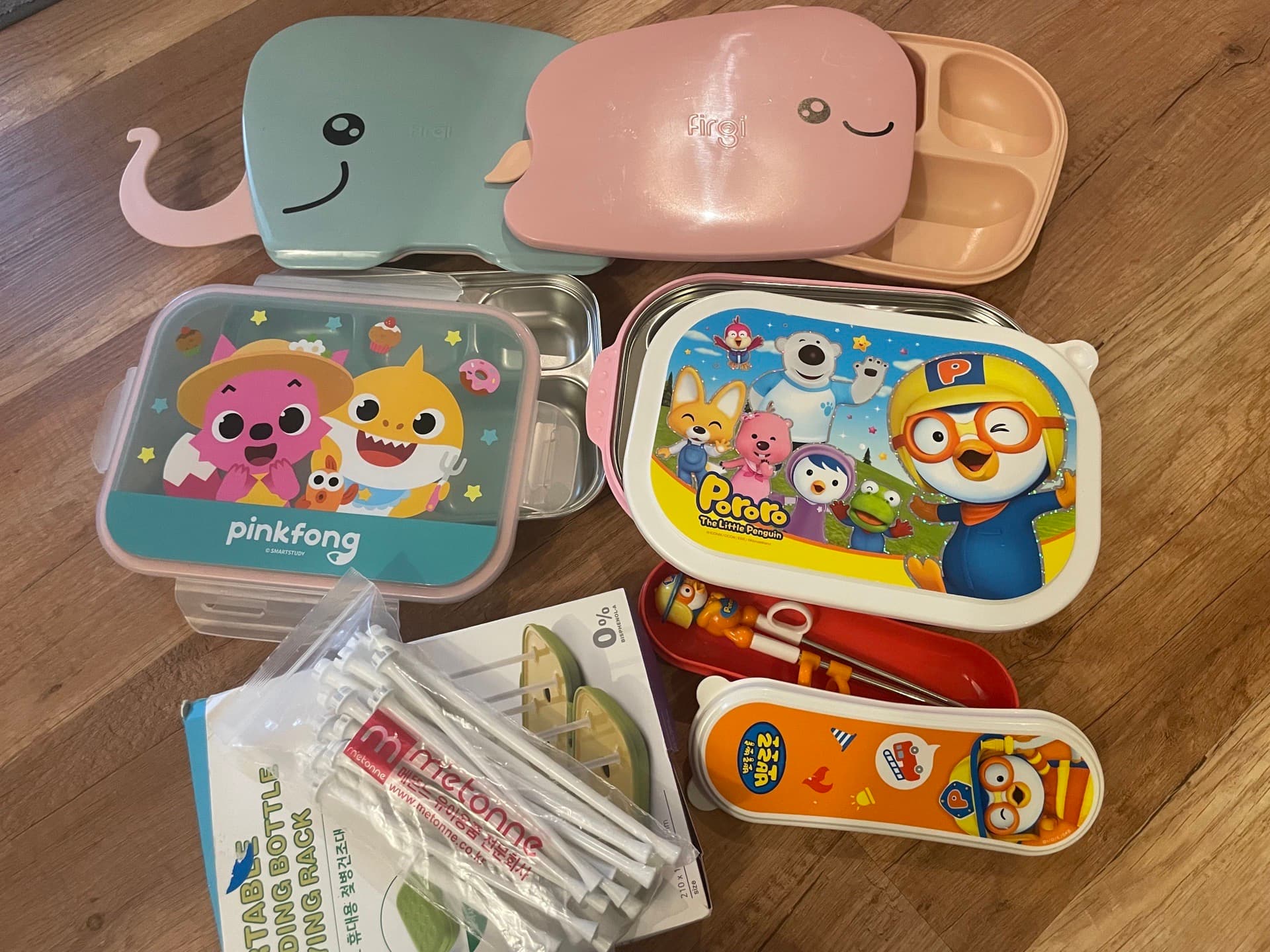 유아식기 및 휴대용젖병건조대