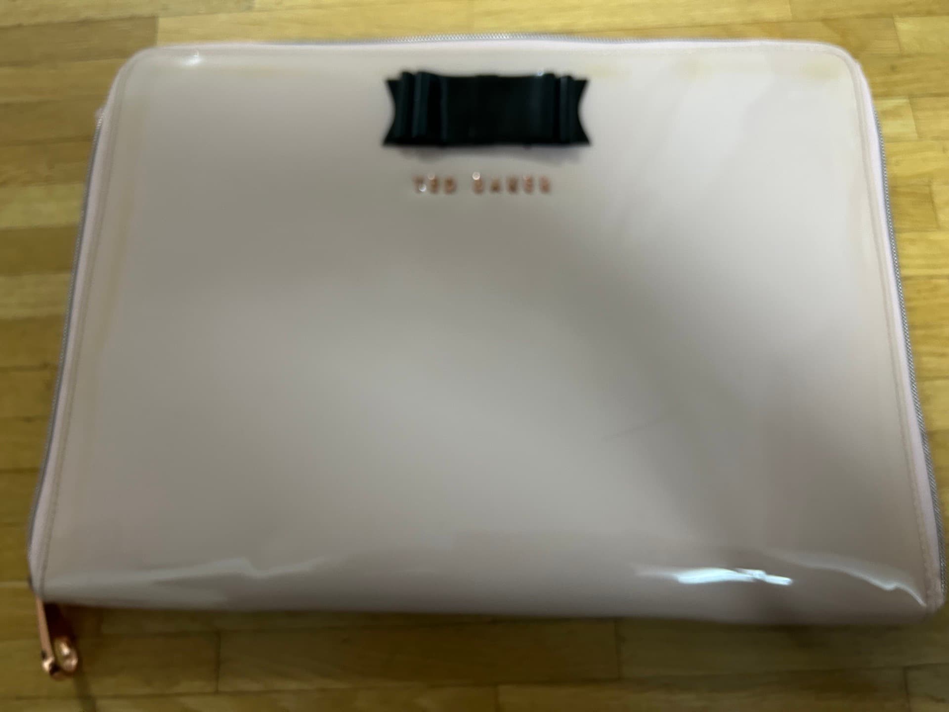 Ted baker 아이패드 파우치