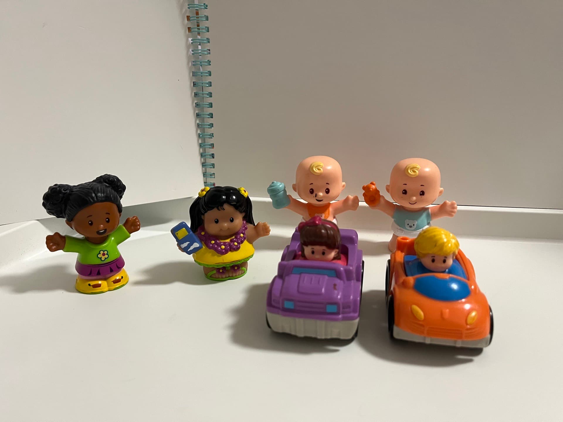 피셔프라이스 인형과 자동차