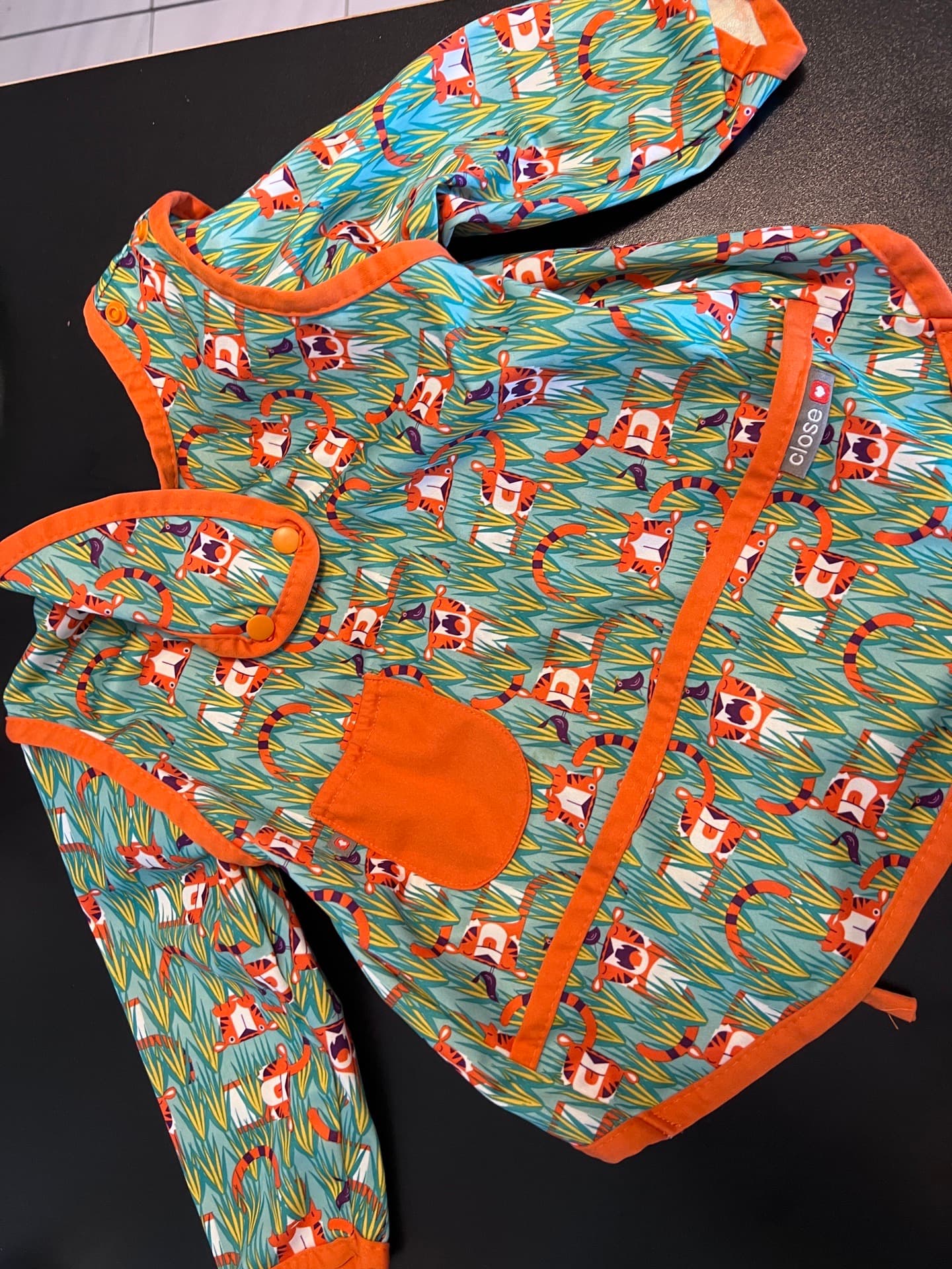 2x close 긴발 방수턱받이 + 1 다른브랜드