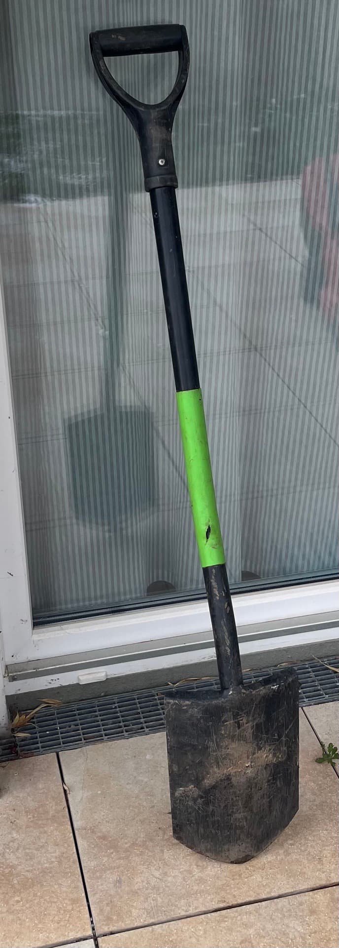 삽(5유로에 판매합니다. 가격 수정이 안돼요)