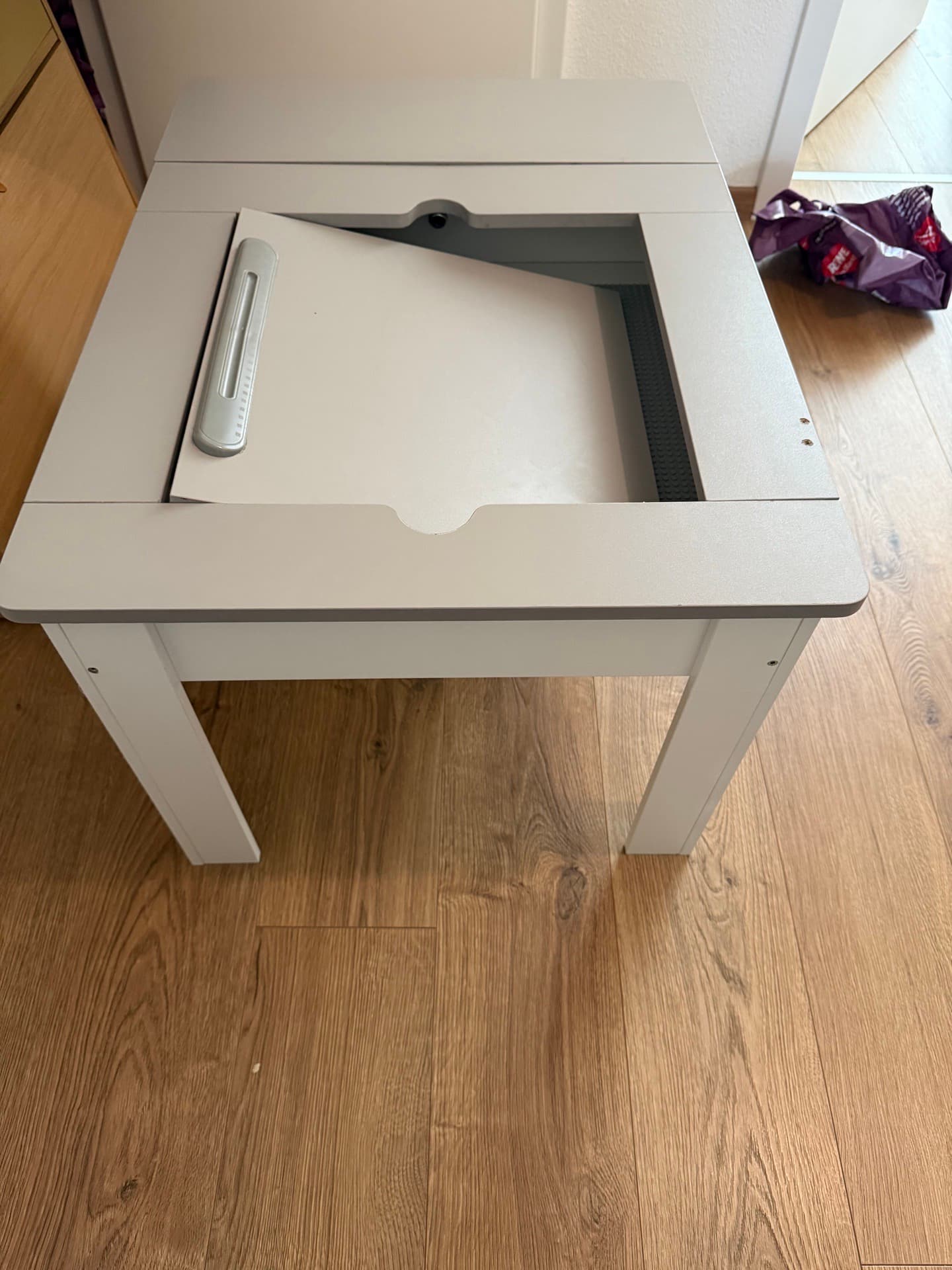 애기 책상과 의자 (고장) (예약)