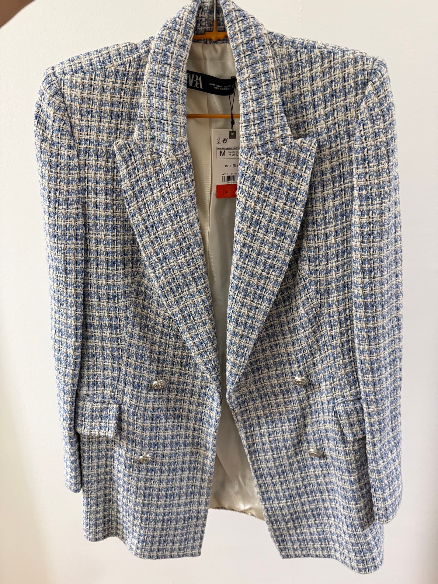 자라 트위드 자켓 새제품 판매합니다.